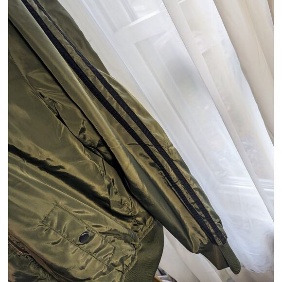 Charlotte Russe bomber jacket - Sz L - EUC - Picture 2 of 2